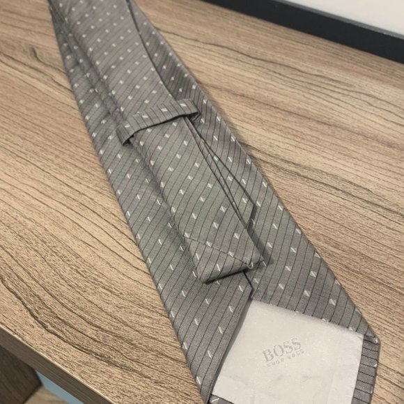 HUGO BOSS Grey Geometric Striped Silk Neck Tie - Picture 4 of 7